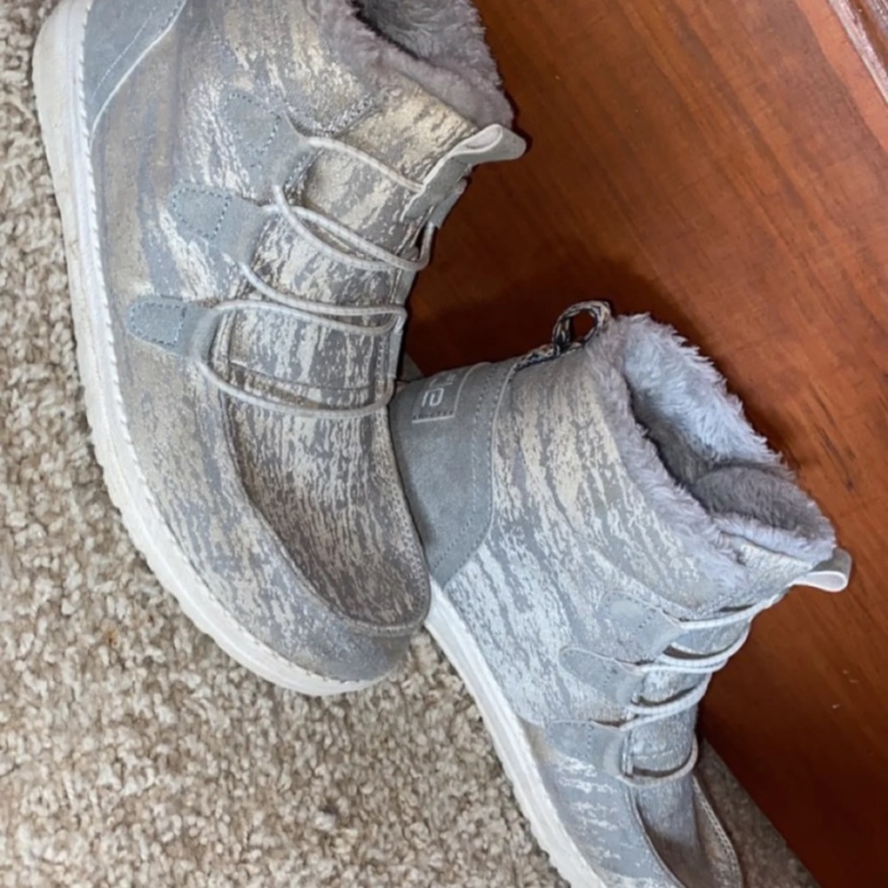 Hey Dude boots size 6